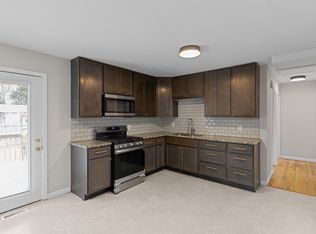 1275 Mullanphy Ln, Florissant, MO 63031