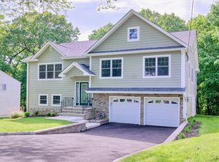 56 Edgemere Rd, Livingston, NJ 07039