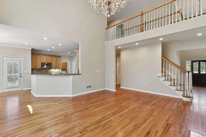 330 Winherst Ln — Photo 4