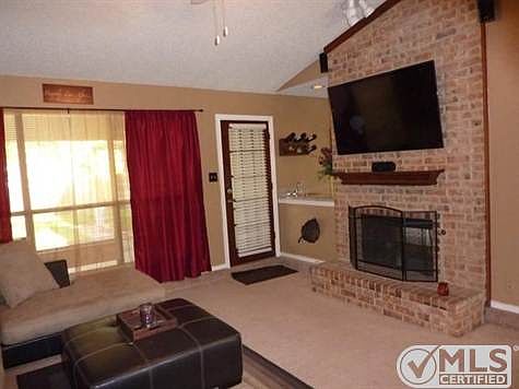 4th image of 100 Greenwood Ct