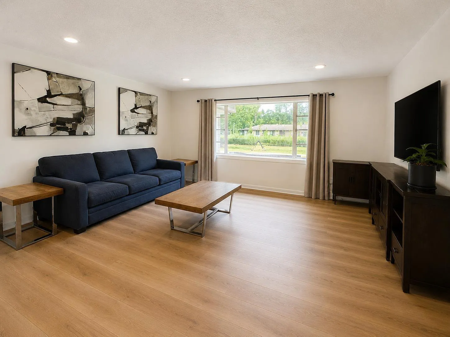 3 bed, 2.0 bath, 2156 sqft, $3,595 — Photo 3