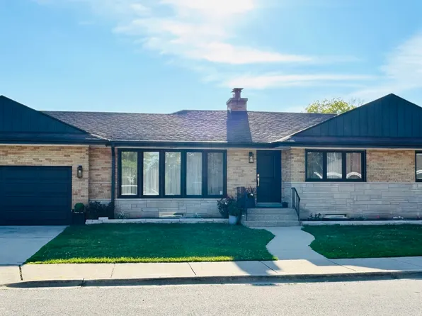 8425 W Sunnyside Ave, Chicago, IL 60656