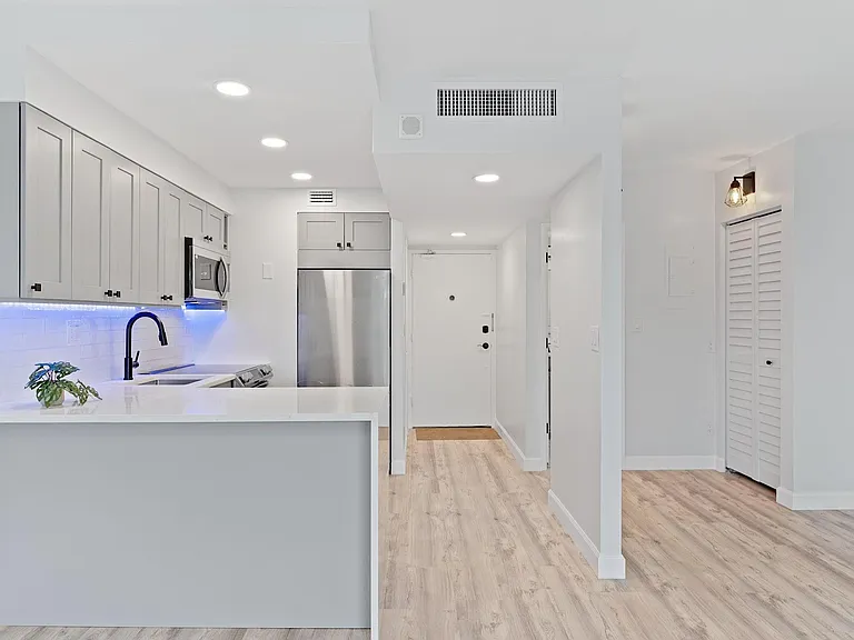 2900 NE 30th St #5D — Photo 16