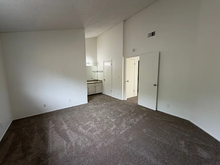 4755 Snow Dr — Photo 6