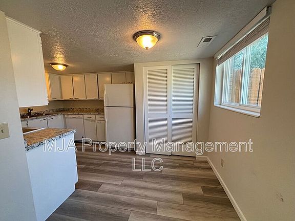 3rd image of 1817 E Vine St