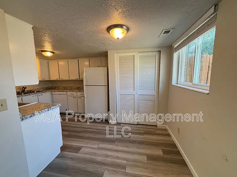1817 E Vine St — Photo 3