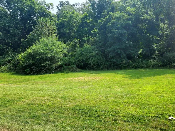 1416 Peach St, Waynesboro, VA 22980