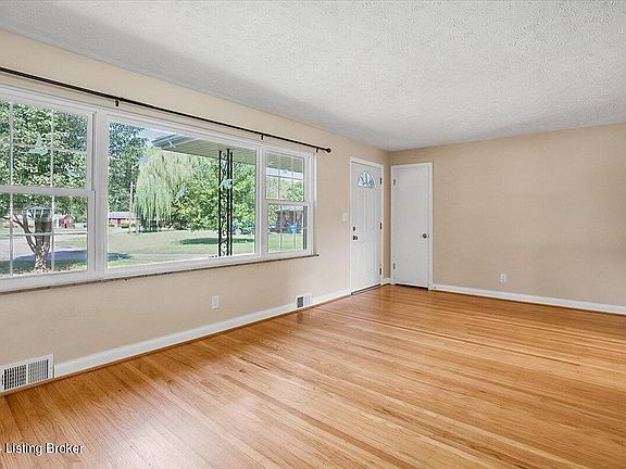 4th image of 8343 Matt Ct