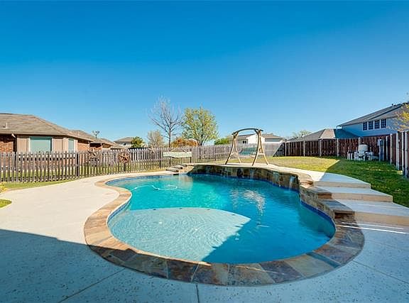 2nd image of 1655 Avonlea Dr