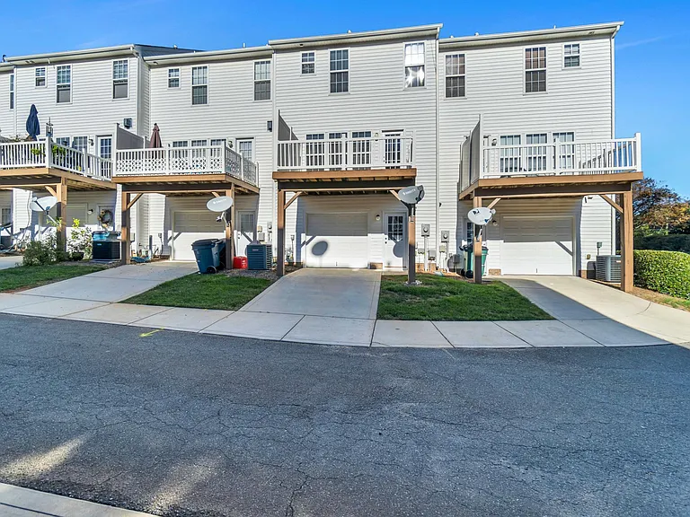 15744 Kensington Palace Ln — Photo 35