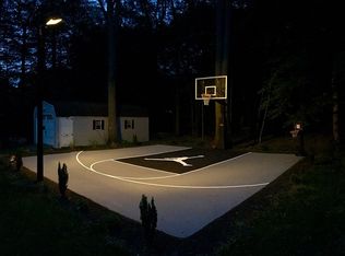 4 Overlook Ct, Prospect, CT 06712