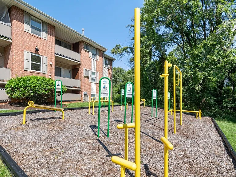 Cedar Gardens and Towers Apartments and Townhomes — Photo 20