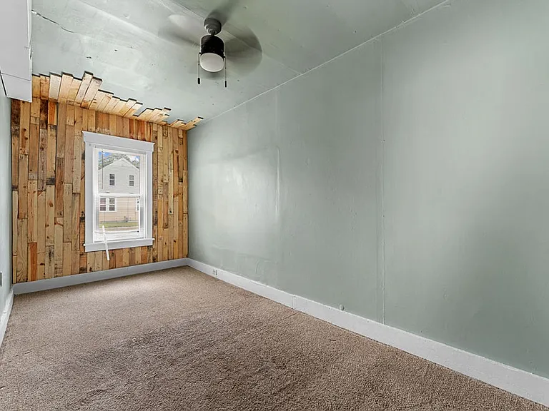 1060 W 10th Ave — Photo 8