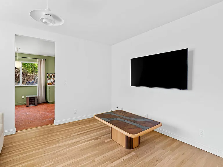 13805 Village Ave — Photo 5