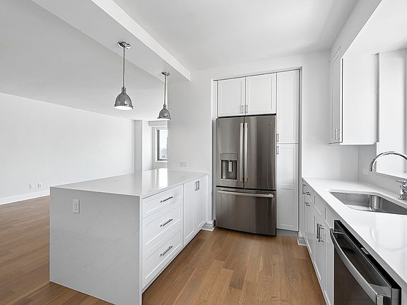 5th image of 254 E 68th St APT 26B