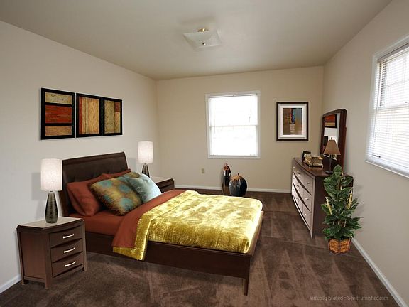 Windsor East Apartments - Bedroom