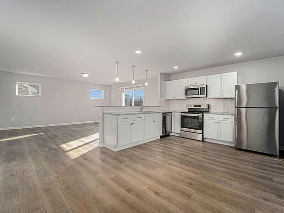 3rd image of 2257 Richardson Ct