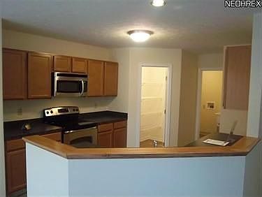 5th image of 16880 Hinsdale Ct