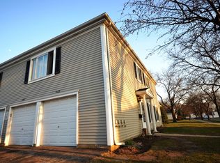 1429 Quaker Ln #122-D, Prospect Heights, IL 60070