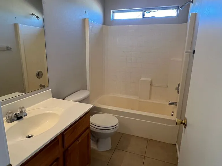 12410 W Pershing St — Photo 18