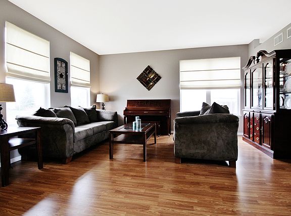3rd image of 2272 N Canterbury Ln