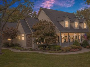 9026 Redbud Ln, Lenexa, KS 66220