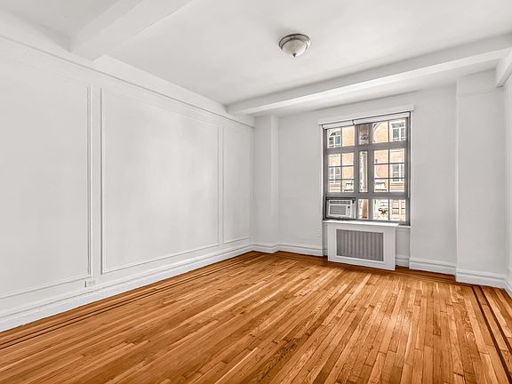 4th image of 208 W 23rd St APT 402
