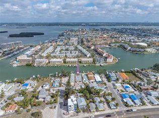 12412 Lagoon Ln #10, Saint Petersburg, FL 33706