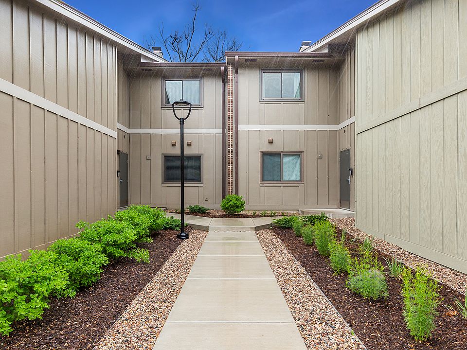 1st image of 29W470 Emerald Green Dr #29-C