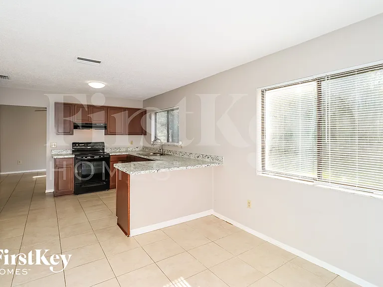 814 Yacolt Rd SE — Photo 6