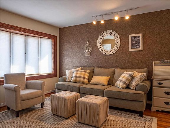 4th image of 10201 Dandridge Dr