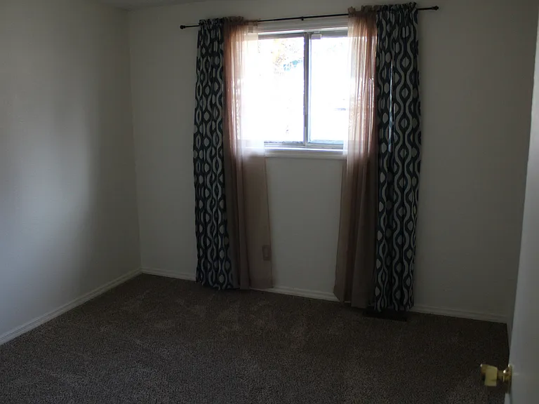 4615 Maplewood Ct — Photo 5