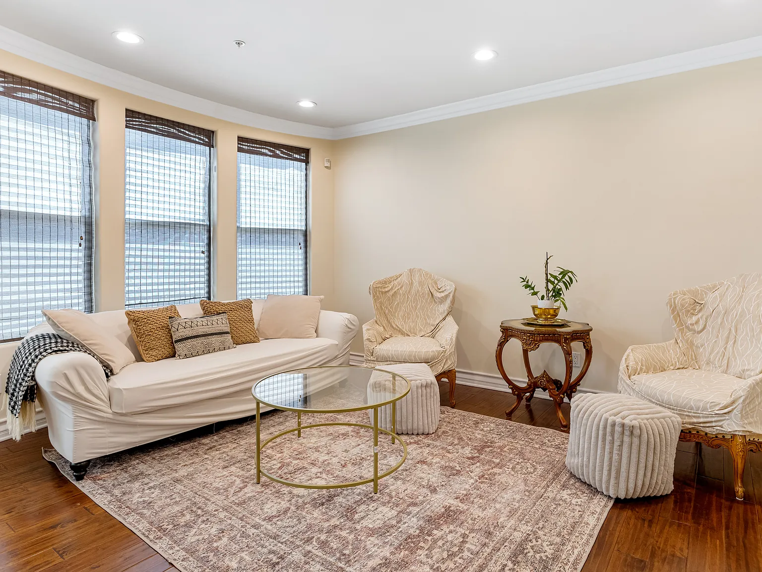 2 bed, 2.5 bath, 1600 sqft, $6,000 — Photo 4
