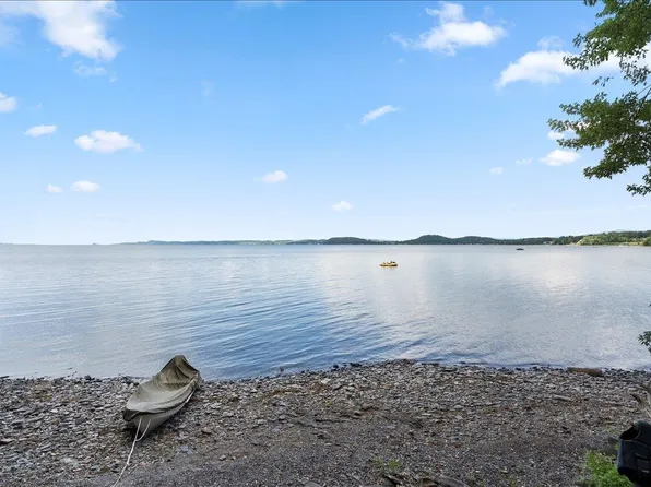 230 Pine Meadow Drive, Colchester, VT 05446