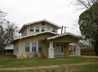 201 E Summit Ave, Electra, TX 76360