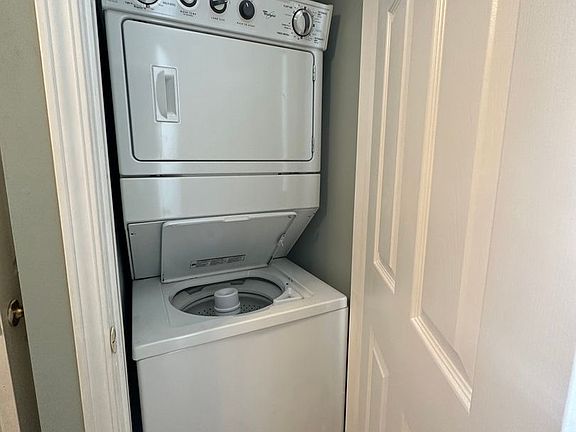 4th image of 366 Donaghey Ave Unit 4