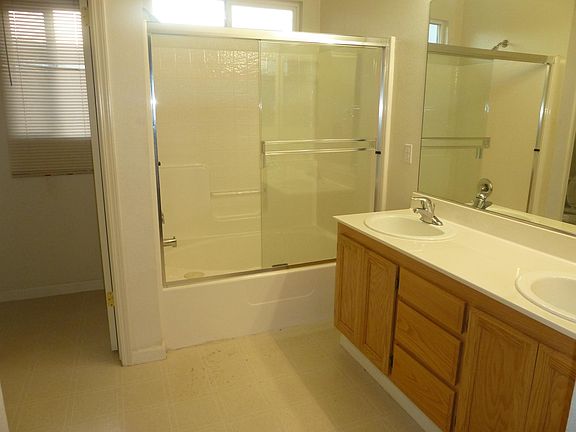 5th image of 1725 Redbridge Way