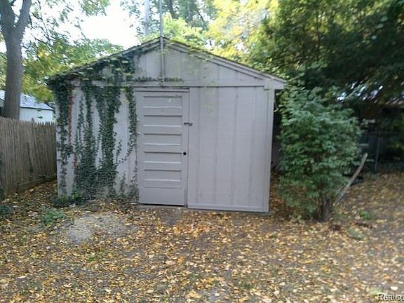 4th image of 1813 Greenbriar Ln