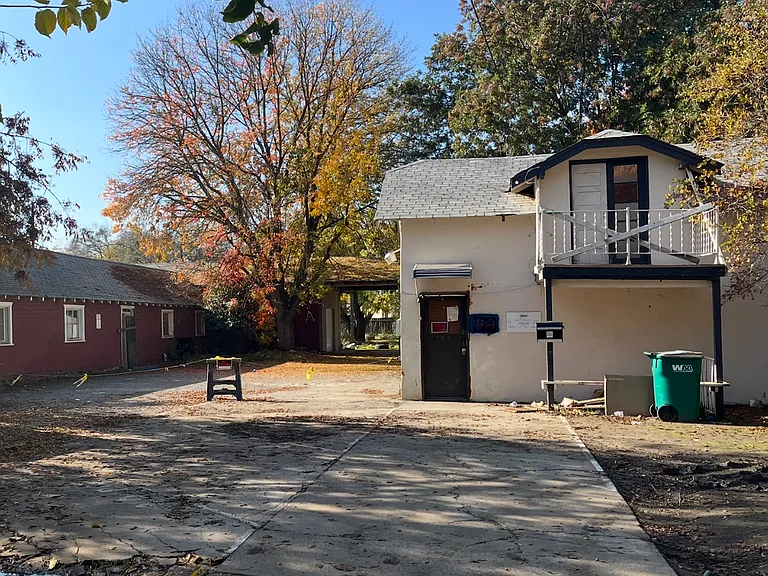 2935 Oleander Ave — Photo 1