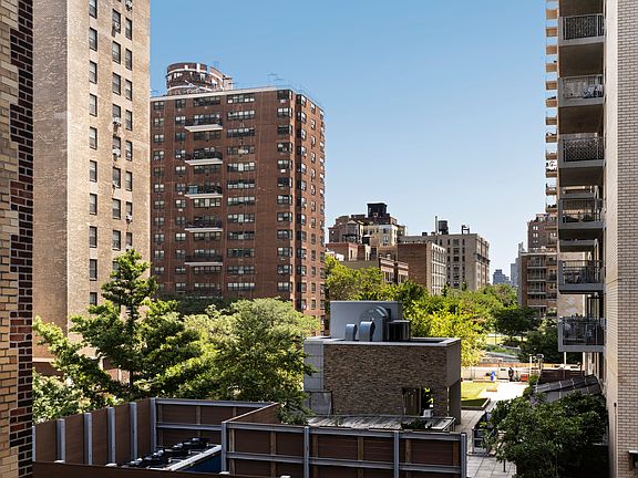 4th image of 124 W 93rd St APT 4E