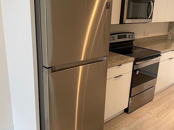 3rd image of 1939 Jefferson St APT 102