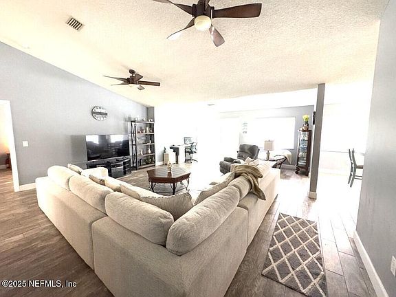 4th image of 99 PERSIMMON Drive