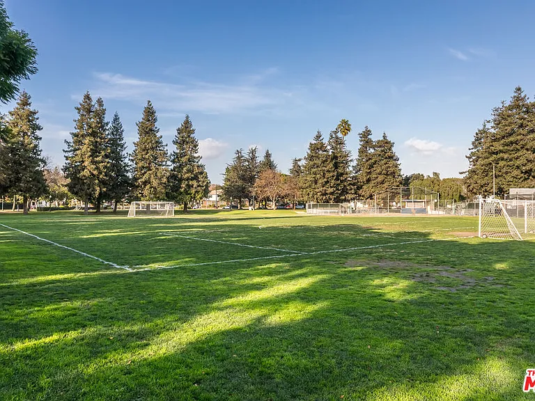 9768 W Olympic Blvd — Photo 33