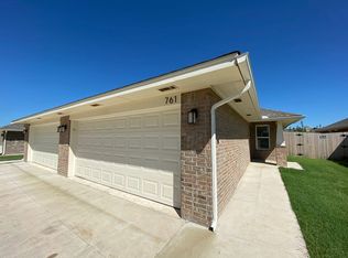 761 SW 13th St, Moore, OK 73160