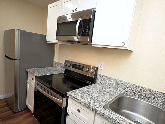 4th image of 2830 Cedar St #3