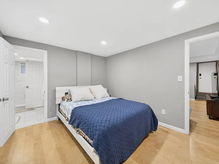 303 E Melrose Ave — Photo 20