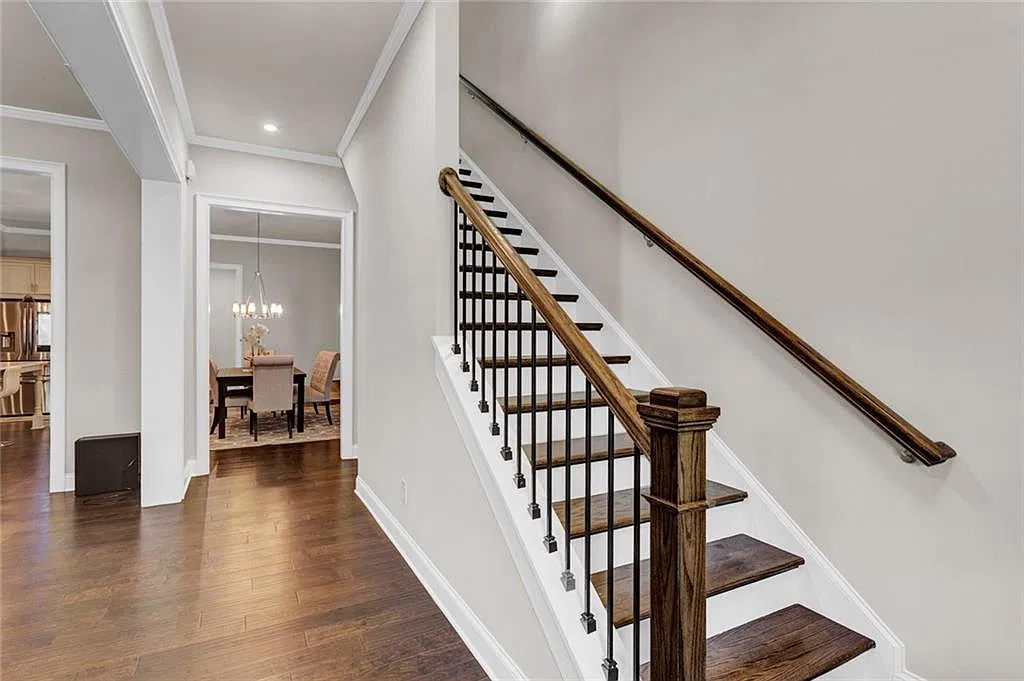 5 bed, 4.5 bath, 3189 sqft, $4,800 — Photo 2