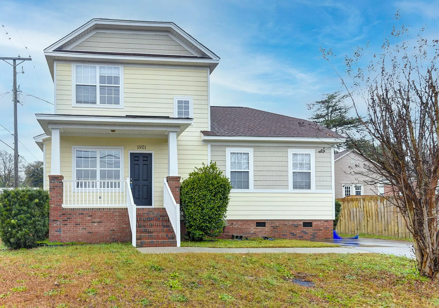 Pre-Lease 2027-2028! 3-Bedroom In Student Hotspot In Rosewood! — Photo 1