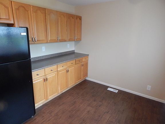 3rd image of 217 Cedarwood Ave