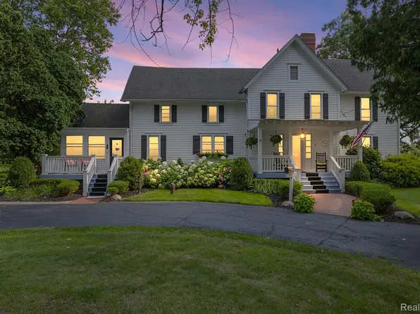 5245 Adams Rd, Rochester, MI 48306